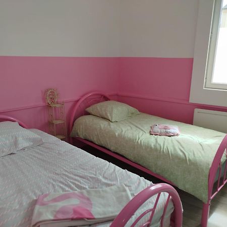 Maison Pink Flamingo Aeroport Tille 2 A 4 Personnes Exterior photo