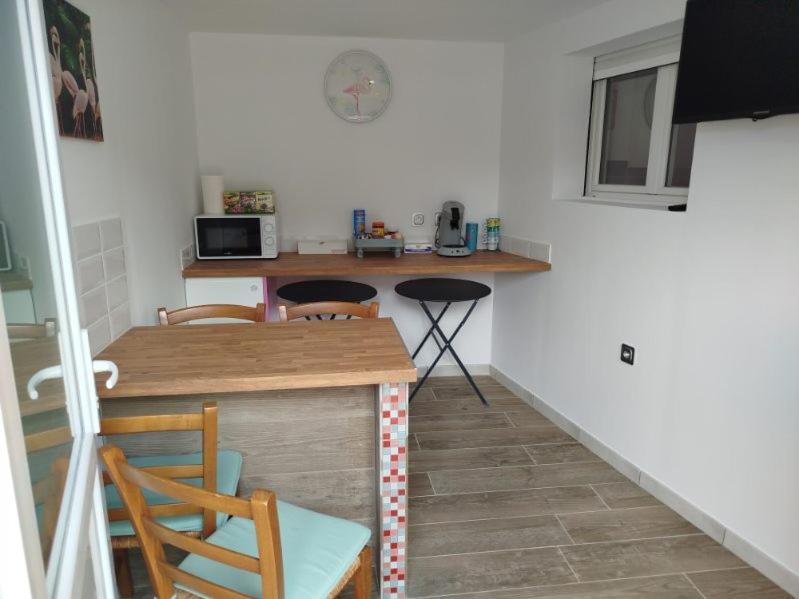 Maison Pink Flamingo Aeroport Tille 2 A 4 Personnes Exterior photo