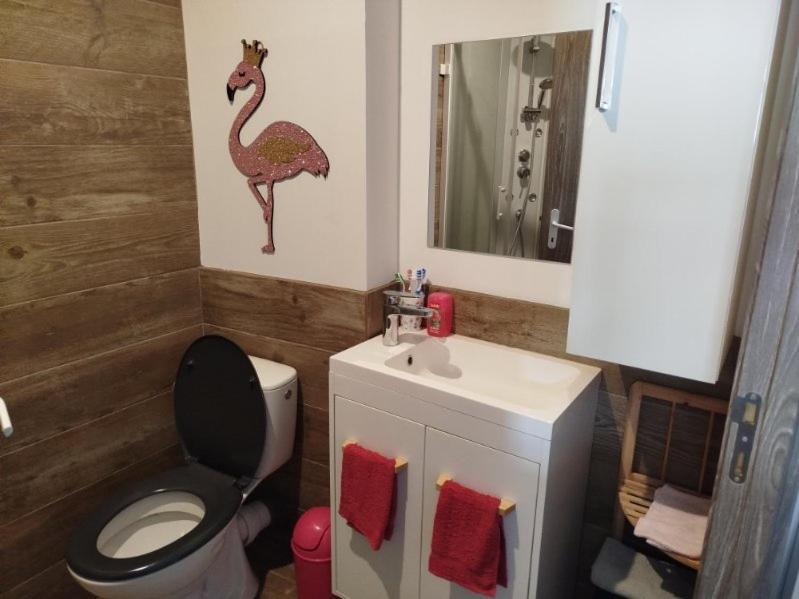 Maison Pink Flamingo Aeroport Tille 2 A 4 Personnes Exterior photo