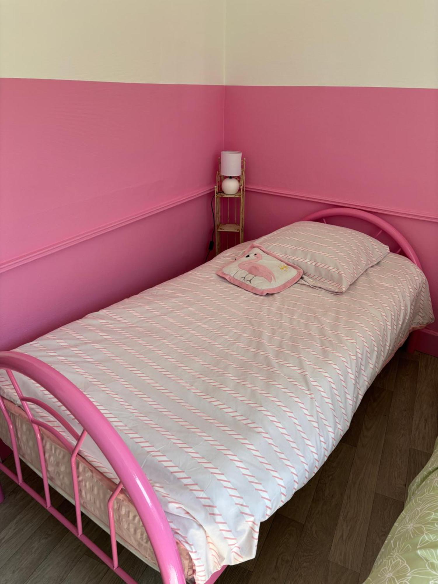 Maison Pink Flamingo Aeroport Tille 2 A 4 Personnes Exterior photo
