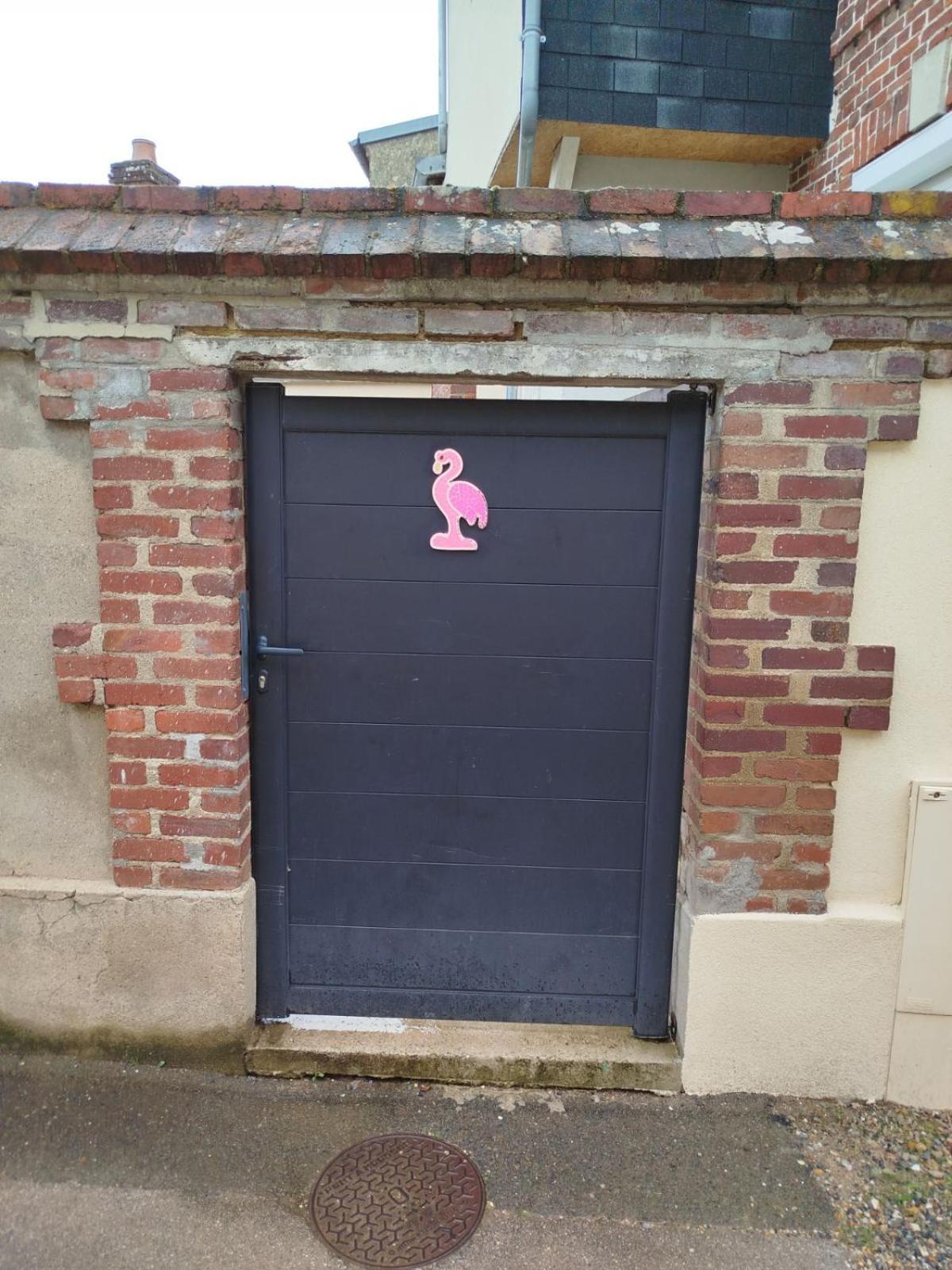 Maison Pink Flamingo Aeroport Tille 2 A 4 Personnes Exterior photo